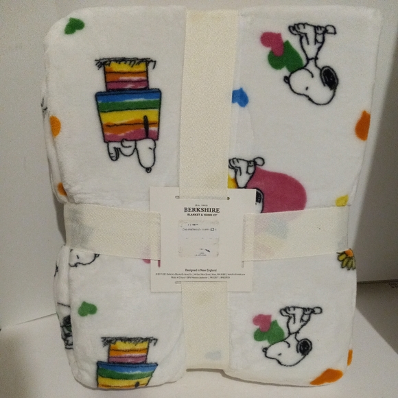 Peanuts Snoopy Easter Comfy Throw 50x70 - Picture 2 of 3